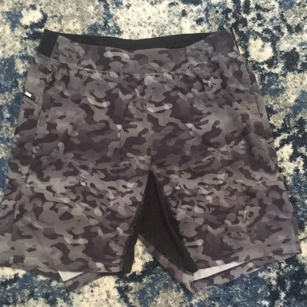 Men’s Pace Breaker Linerless Short 9 inch black and white camouflage